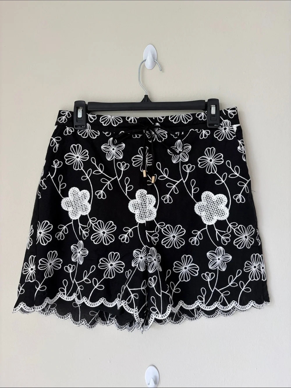 Ellen Tracy Black Floral Embroidered Skort with White Detailing